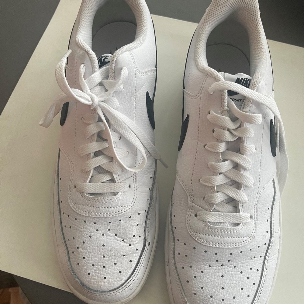 Nike White and Black Men's Shoes